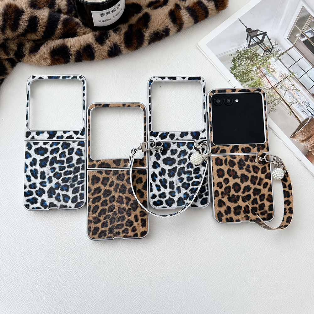 Women'S Vacation Accessories - Leopard Print Folding Flip Phone Case