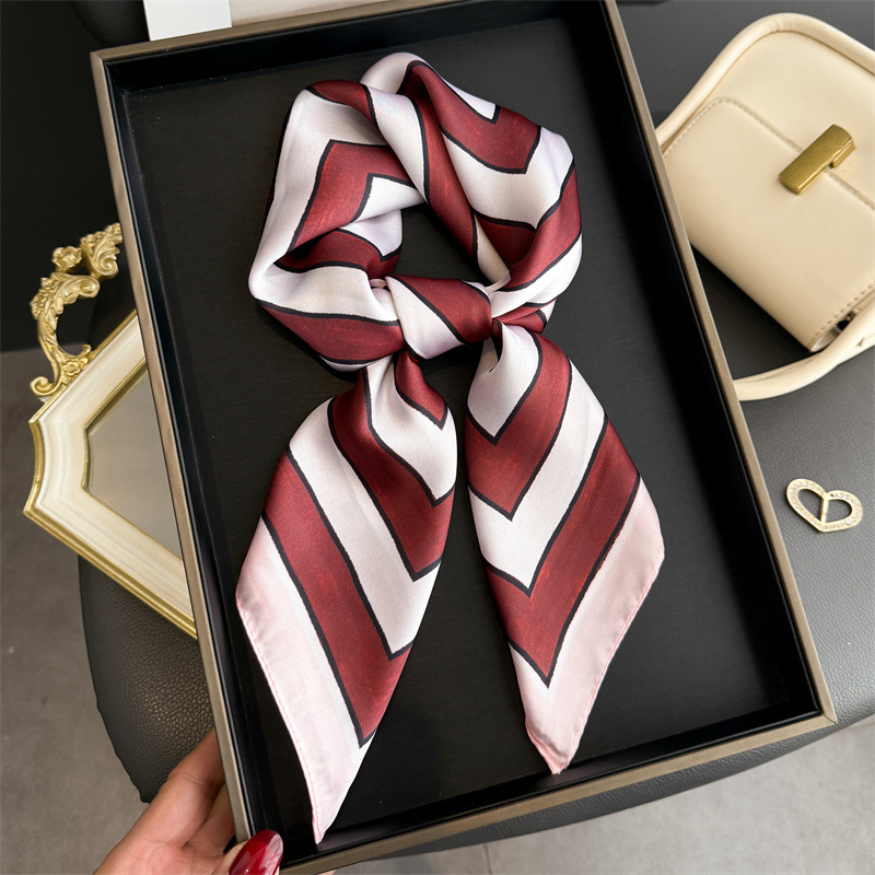 Satin Silk Geometric Stripe Pr - Women'S Vacation Accessories recension och pris